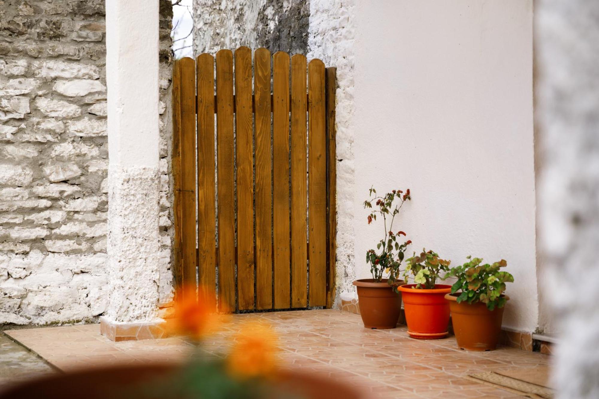Guesthouse 1805 Gjirokastër Dış mekan fotoğraf